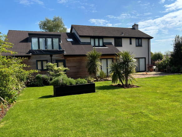6 bed property, in St Albans Close, £895,000