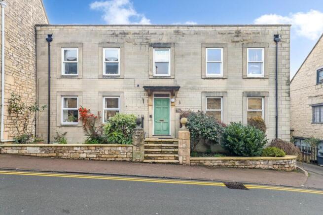 2 bed property, in New Street, £235,000