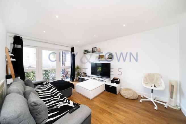 1 bed property, in Harry Zeital Way, £274,900