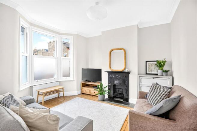2 bed property, in Ritchings Avenue, £675,000