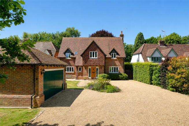 5 bed property, in Kimpton Road, £1,850,000