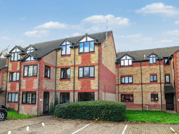 2 bed property, in Longworth Close, £155,000