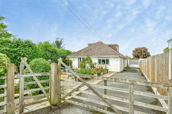4 bed property, in East Gomeldon Road, £550,000