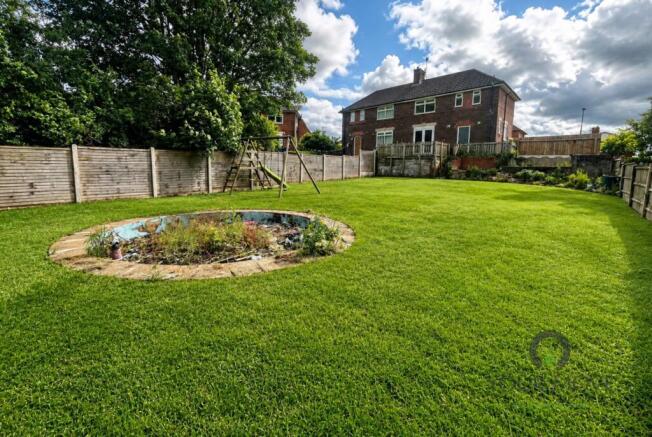 2 bed property, in Maricourt Avenue, £105,000