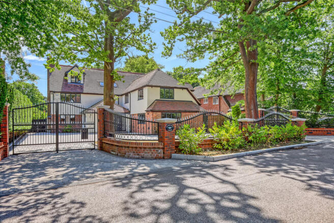 7 bed property, in Brockley Grove, £2,750,000
