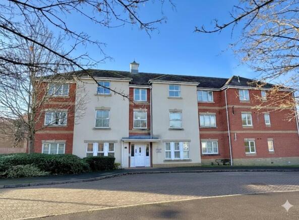2 bed property, in Kingswood Close, £189,000