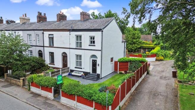 3 bed property, in Hollins Mount, £385,000