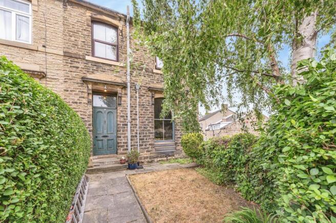 2 bed property, in St. Johns Road, £170,000