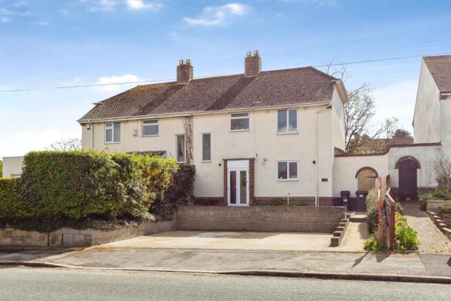 3 bed property, in Maclean Road, £325,000