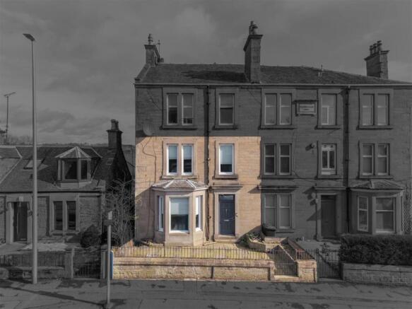 3 bed property, in Strathmartine Road, £180,000