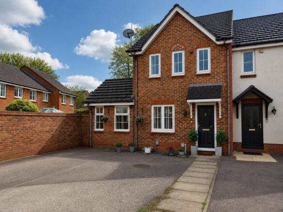 3 bed property, in Fairfield Way, £415,000