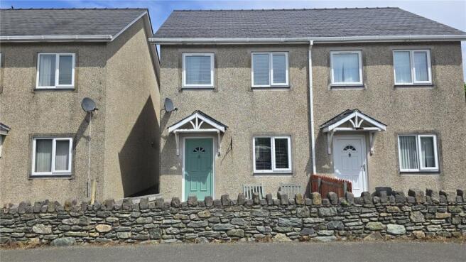 2 bed property, in Llys Y Meddyg, £140,000