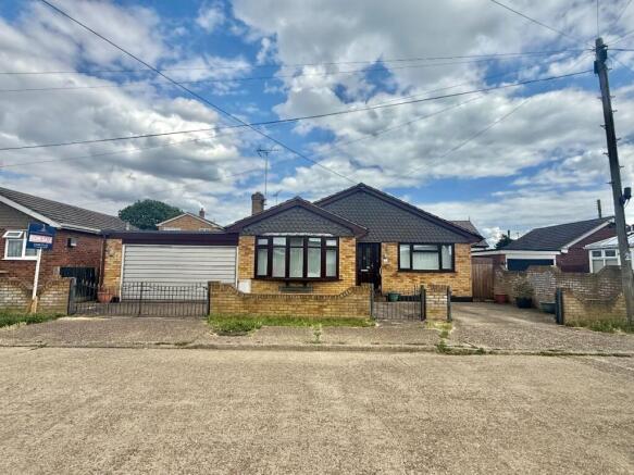 2 bed property, in Barnards Avenue, £343,000