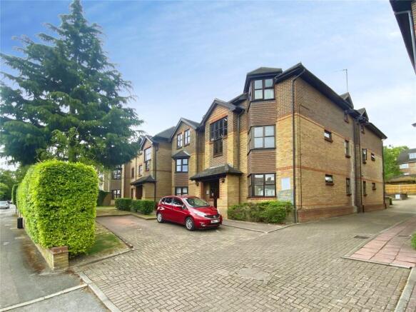 1 bed property, in Cedar Road, £190,000
