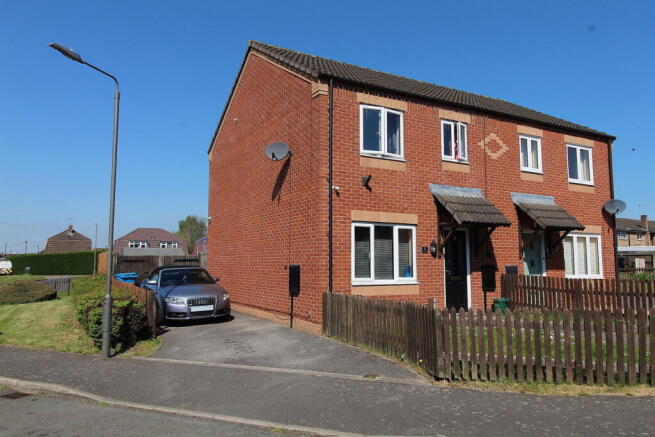 3 bed property, in Castle Close, £220,000