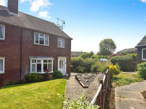 2 bed property, in Tingeys Close, £300,000
