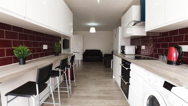 6 bed property, in Court Oak Road, £390,000
