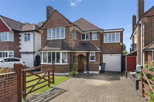 4 bed property, in Avondale Avenue, £1,000,000