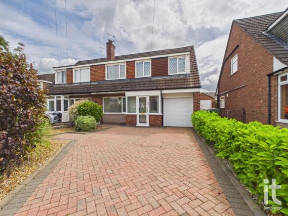 4 bed property, in Denbigh Close, £425,000