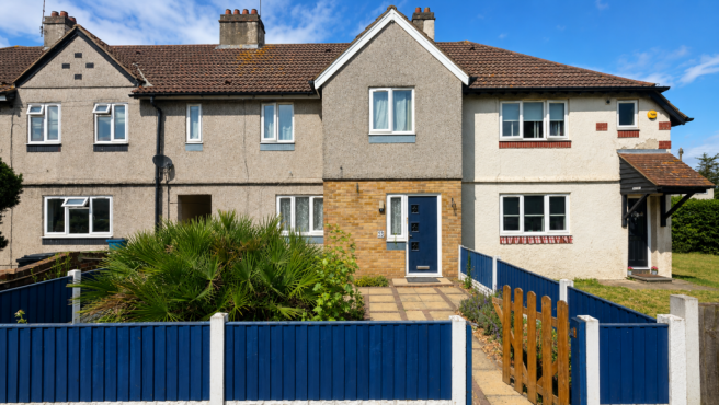 4 bed property, in New Road, £450,000