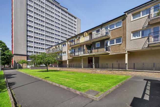 1 bed property, in Drygate, £105,000