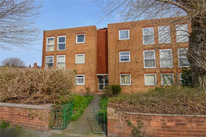 2 bed property, in Imperial Avenue, £110,000