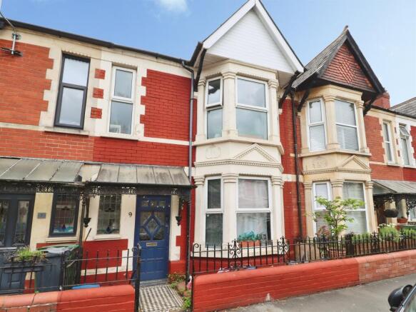 3 bed property, in Dinas Street, £325,000