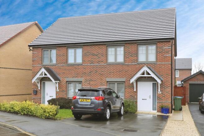 3 bed property, in Foxglove Place, £150,000