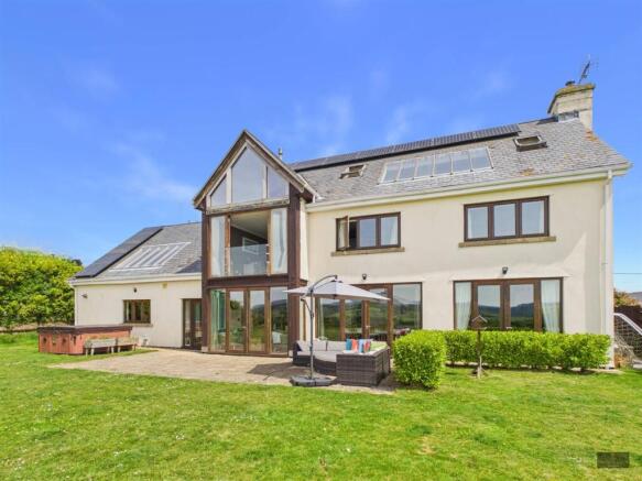 6 bed property, in Cheriton Bishop, £975,000