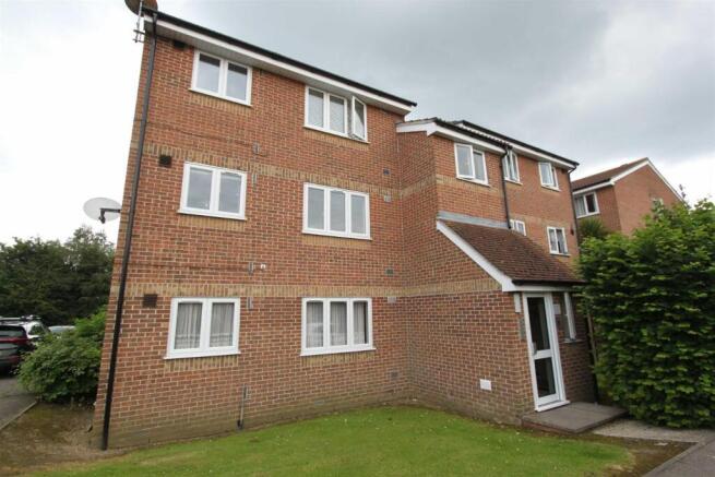 1 bed property, in Leecon Way, £145,000