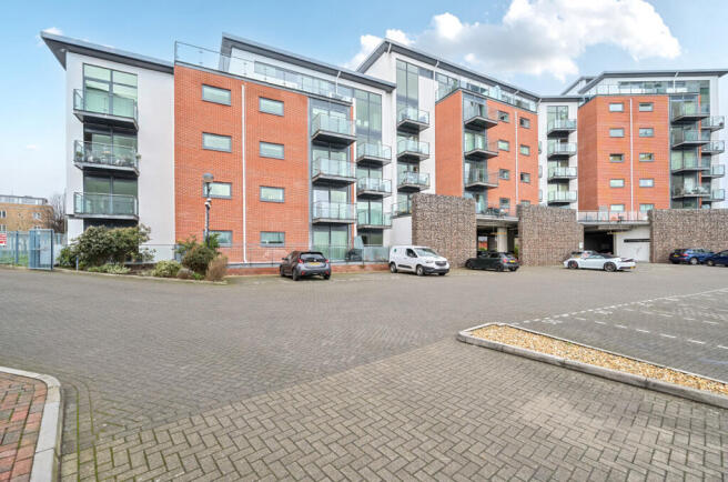 2 bed property, in Rope Quays, £215,000
