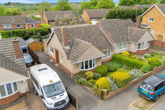 4 bed property, in Pennine Way, £300,000