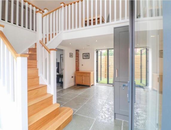 7 bed property, in Main Street, £850,000