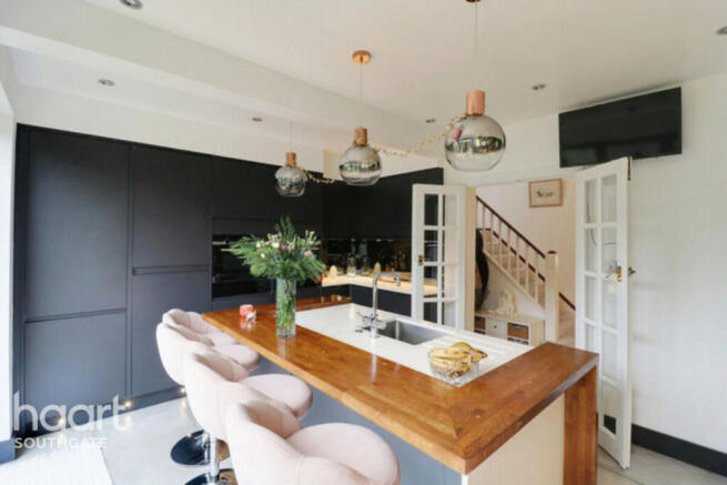 4 bed property, in Chase Road, £1,250,000