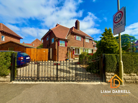 3 bed property, in Glenside, £280,000