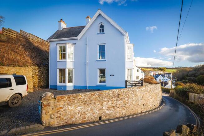 7 bed property, in Settlands Hill, £650,000
