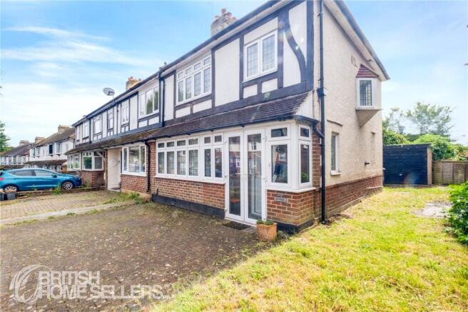 3 bed property, in Rowan Avenue, £485,000