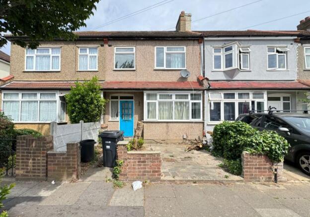 3 bed property, in 255 Hampton Road, £290,000