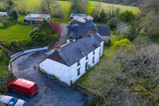 4 bed property, in Penbontbren, £725,000