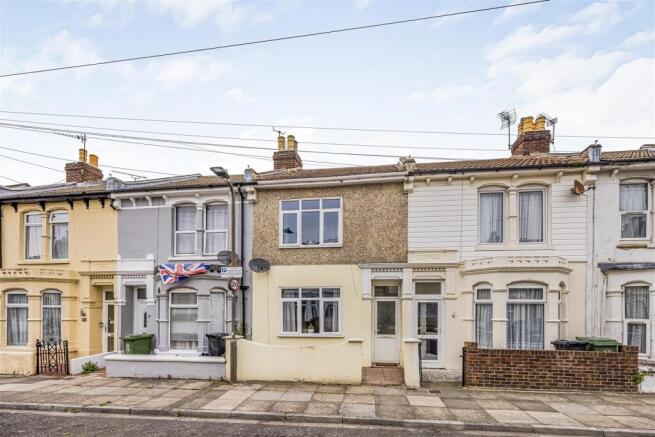 3 bed property, in Seagrove Road, £220,000