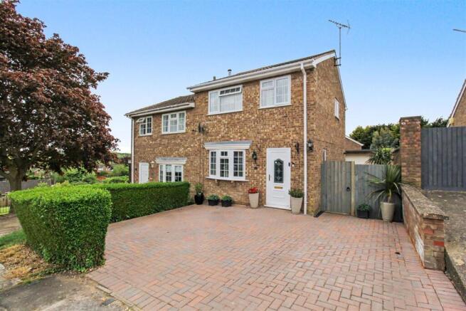 3 bed property, in Nelson Drive, £250,000