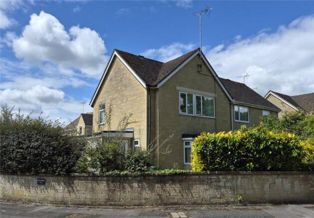 3 bed property, in Corinium Gate, £450,000