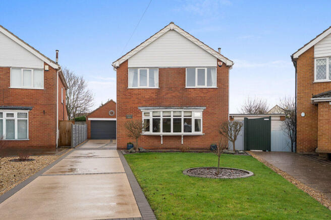 4 bed property, in Carmen Crescent, £275,000