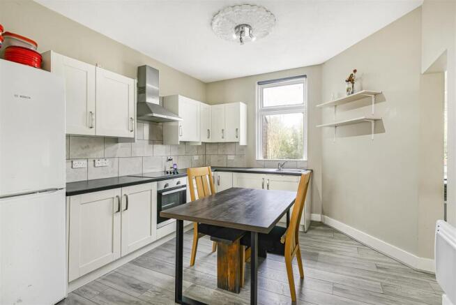 3 bed property, in Strathearn Road, £500,000