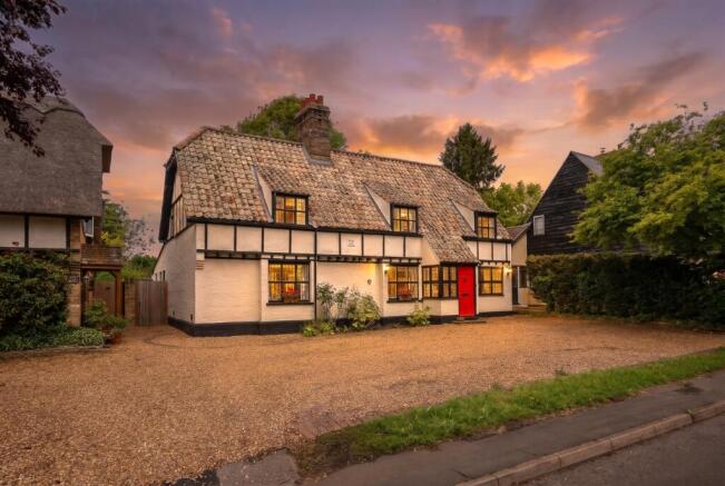 5 bed property, in High Street, £750,000