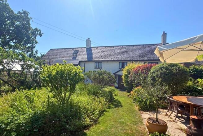 5 bed property, in Clyst St. Mary, £750,000