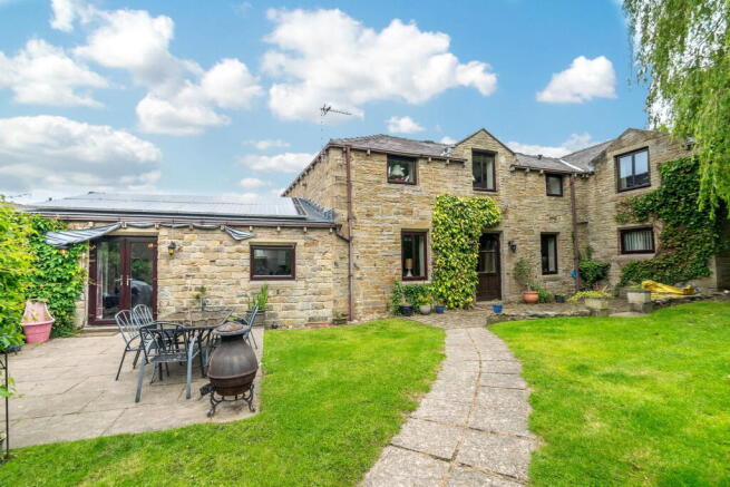 5 bed property, in Oaklands, £650,000