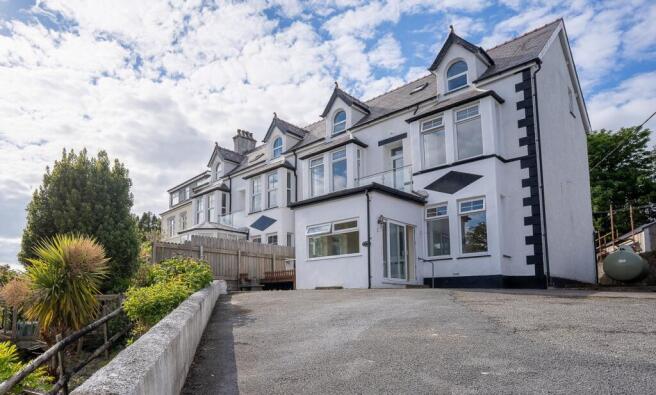 7 bed property, in Llanbedrog, £375,000