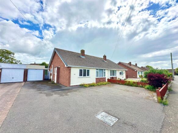 2 bed property, in Apex Drive, £225,000