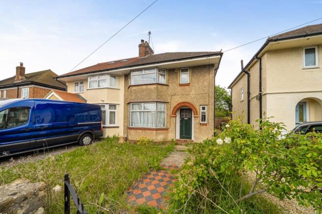 3 bed property, in Collinwood Road, £400,000